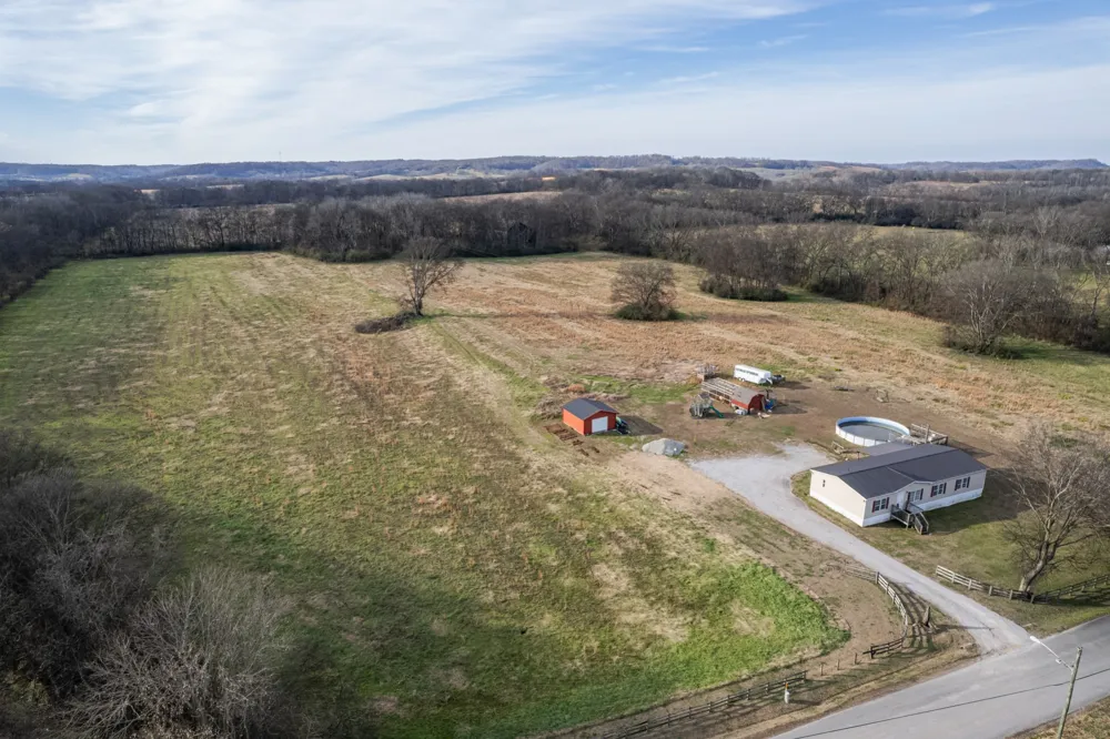 815 S Cross Bridges Rd Mount Pleasant, TN 38474