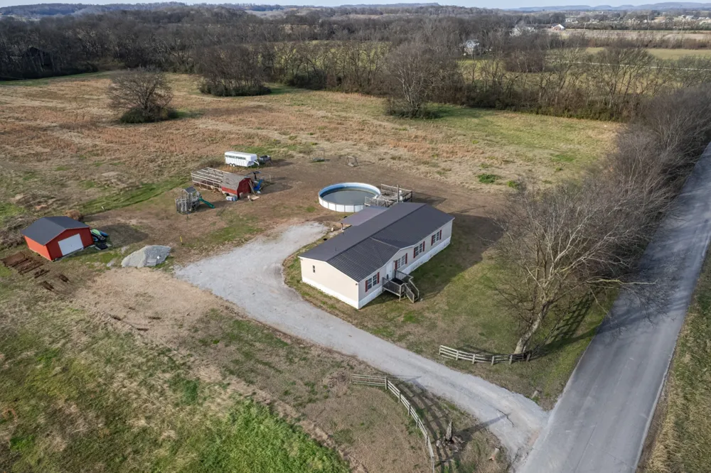 815 S Cross Bridges Rd Mount Pleasant, TN 38474