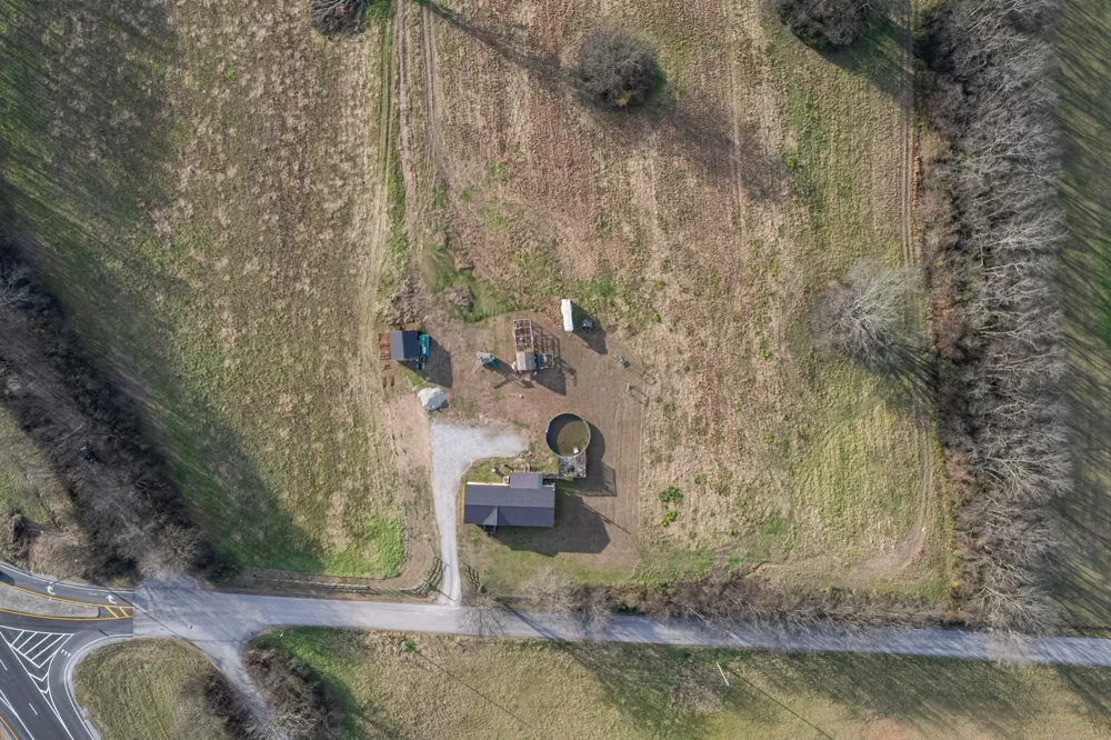815 S Cross Bridges Rd Mount Pleasant, TN 38474