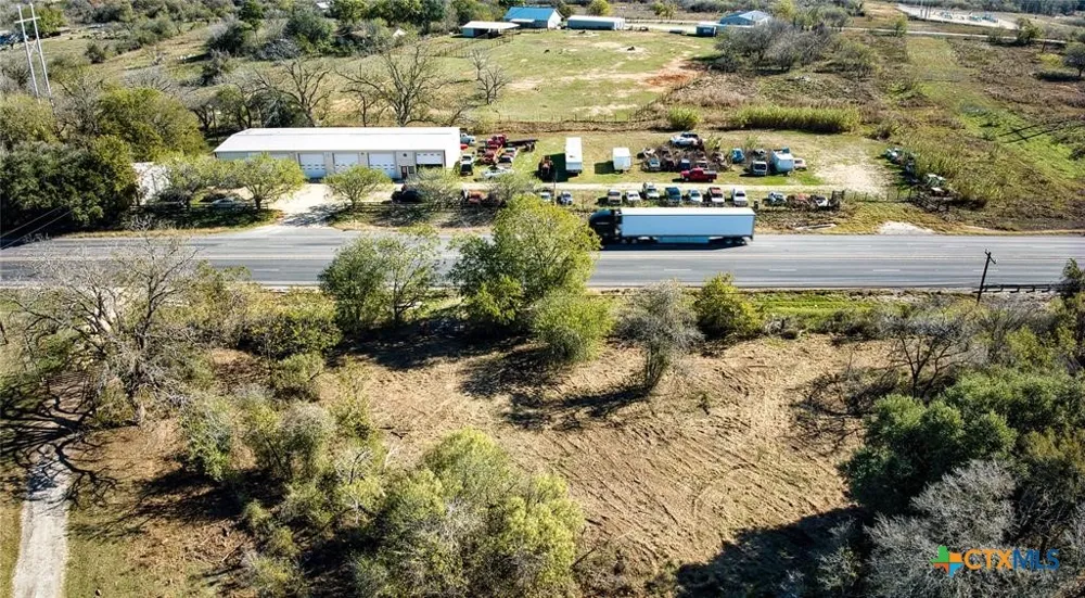6635 S Highway 183 Lockhart, TX 78640