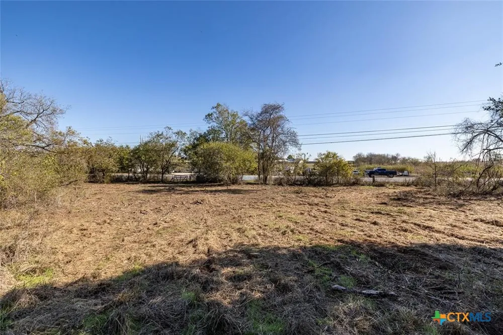 6635 S Highway 183 Lockhart, TX 78640