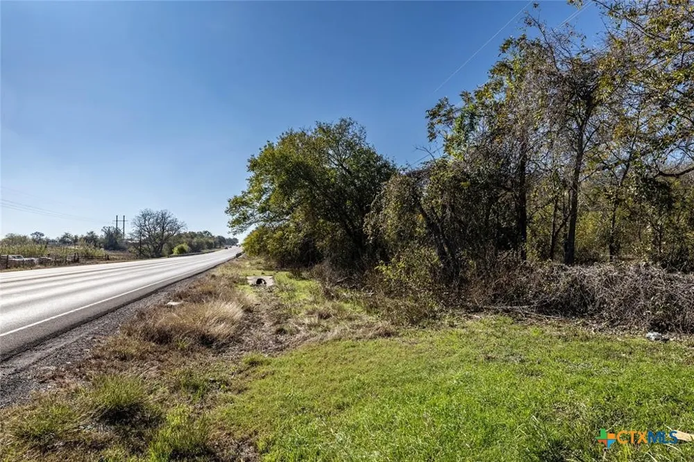 6635 S Highway 183 Lockhart, TX 78640