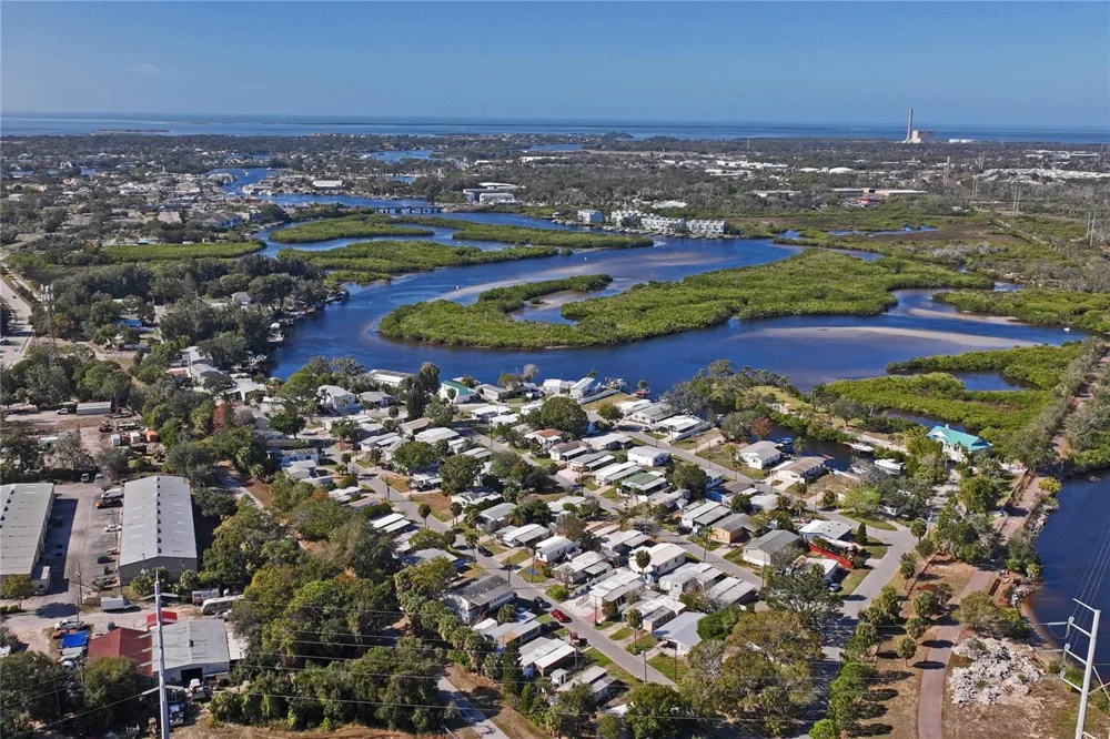 736 DRIFTWOOD LANE Tarpon Springs, FL 34689