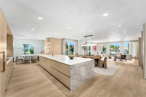 2521 Fisher Island Dr #6201