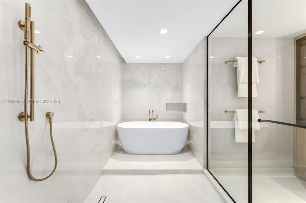 2521 Fisher Island Dr #6201 Miami Beach, FL 33109