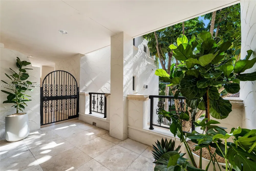 2521 Fisher Island Dr #6201 Miami Beach, FL 33109