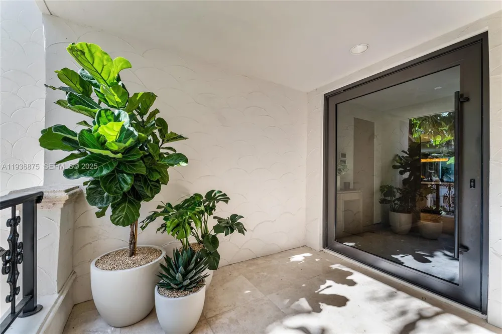 2521 Fisher Island Dr #6201 Miami Beach, FL 33109