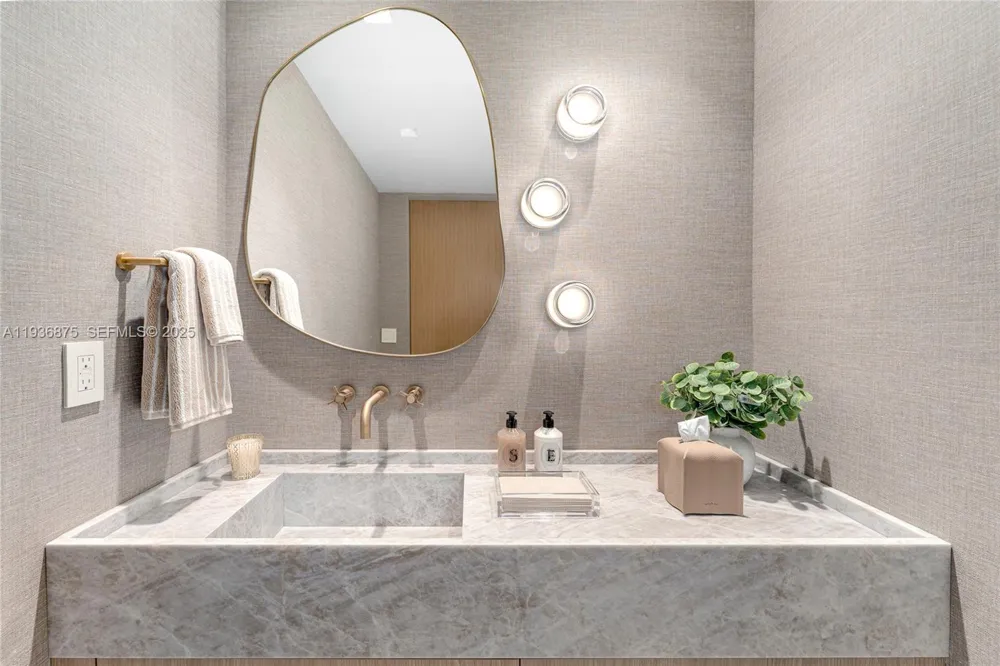 2521 Fisher Island Dr #6201 Miami Beach, FL 33109