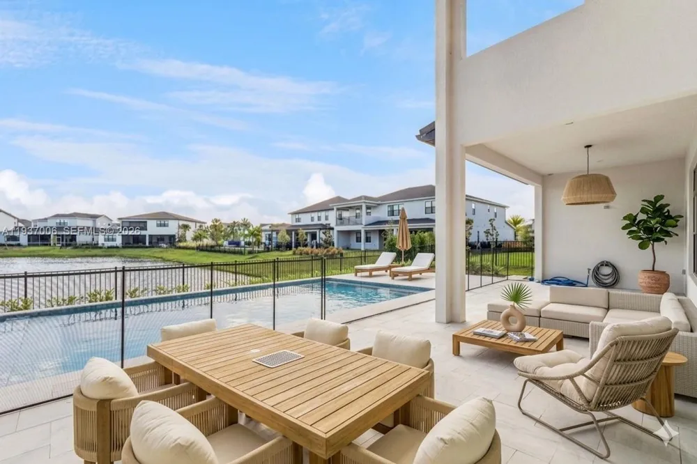 9720 Laurel Berry Drive Orlando, FL 32827