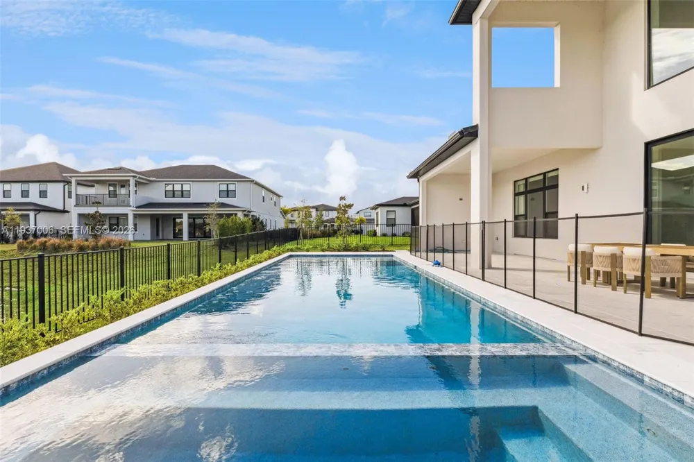 9720 Laurel Berry Drive Orlando, FL 32827