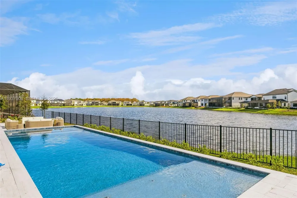 9720 Laurel Berry Drive Orlando, FL 32827