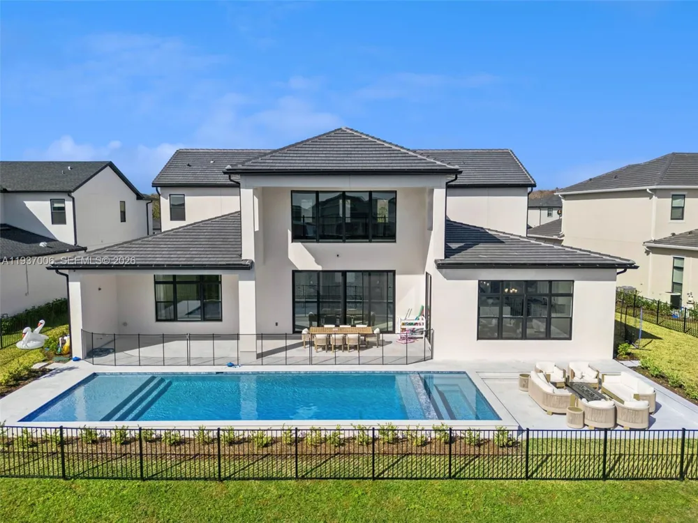 9720 Laurel Berry Drive Orlando, FL 32827