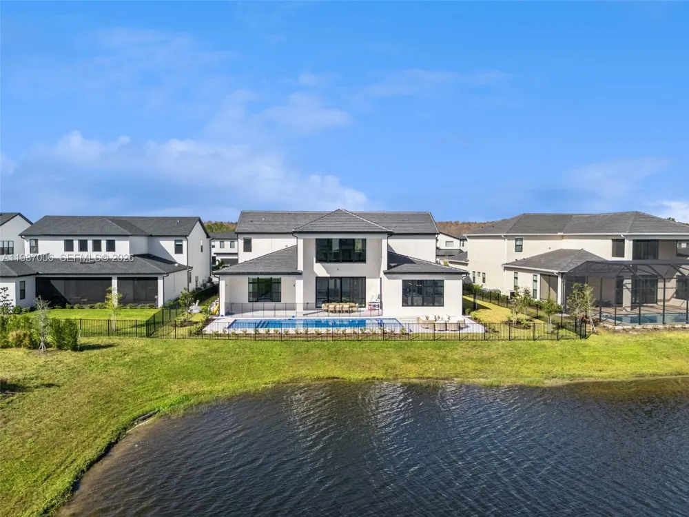 9720 Laurel Berry Drive Orlando, FL 32827