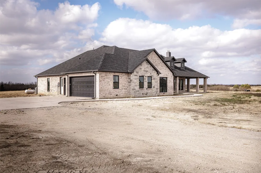 4112 County Road 1098 Celeste, TX 75423
