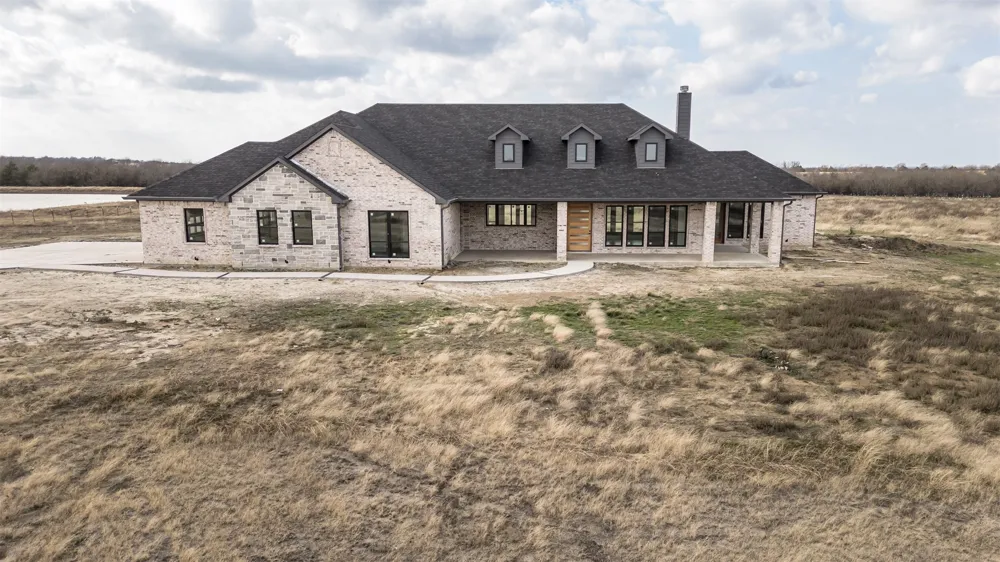 4112 County Road 1098 Celeste, TX 75423