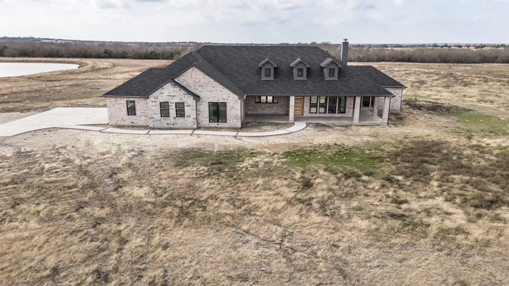 4112 County Road 1098 Celeste, TX 75423