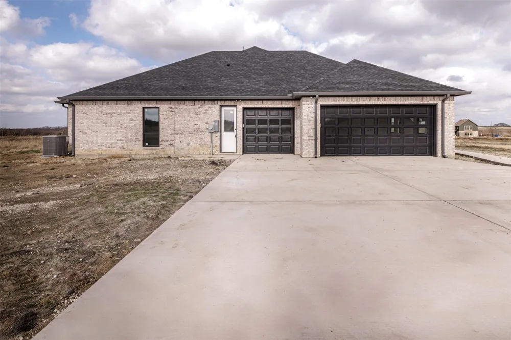 4112 County Road 1098 Celeste, TX 75423