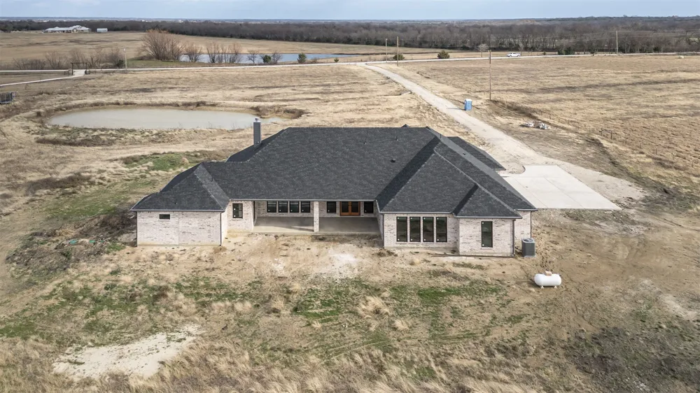 4112 County Road 1098 Celeste, TX 75423