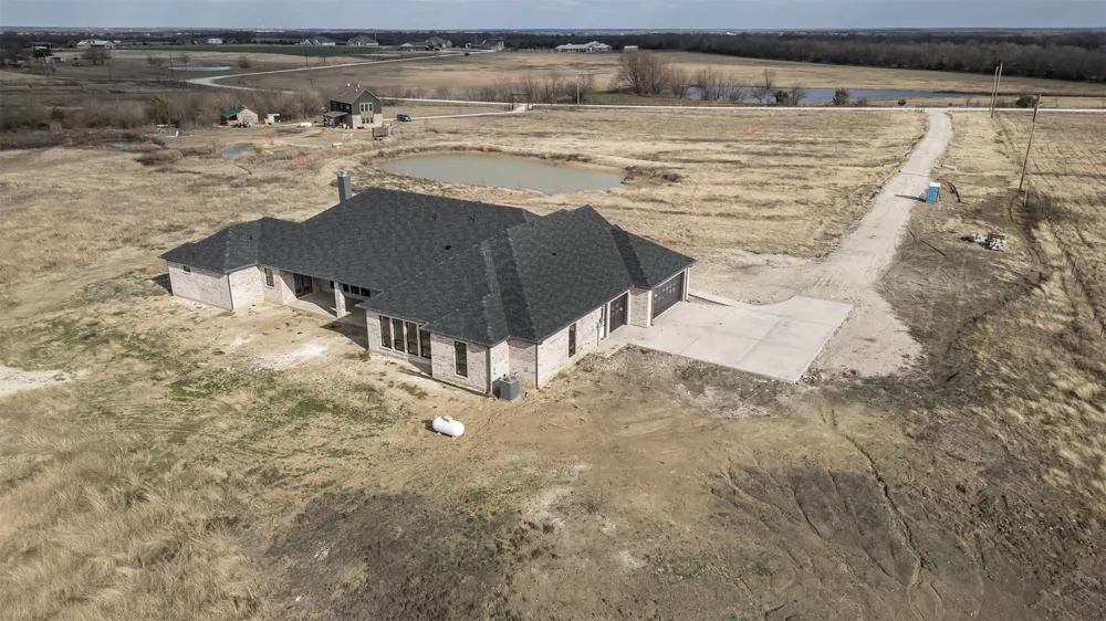 4112 County Road 1098 Celeste, TX 75423