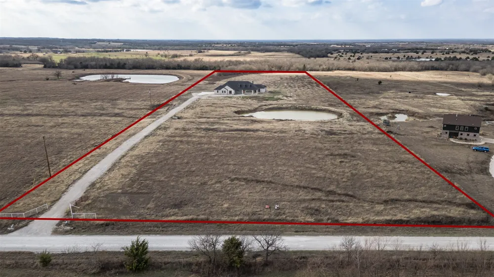 4112 County Road 1098 Celeste, TX 75423