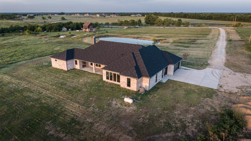 4112 County Road 1098 Celeste, TX 75423