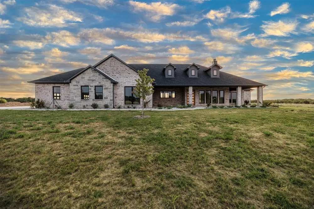 4112 County Road 1098 Celeste, TX 75423