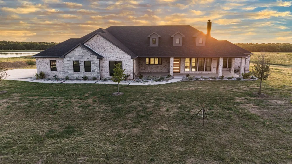 4112 County Road 1098 Celeste, TX 75423