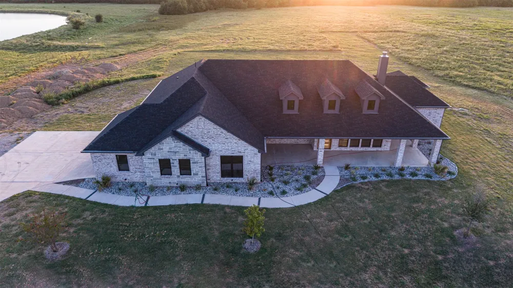 4112 County Road 1098 Celeste, TX 75423