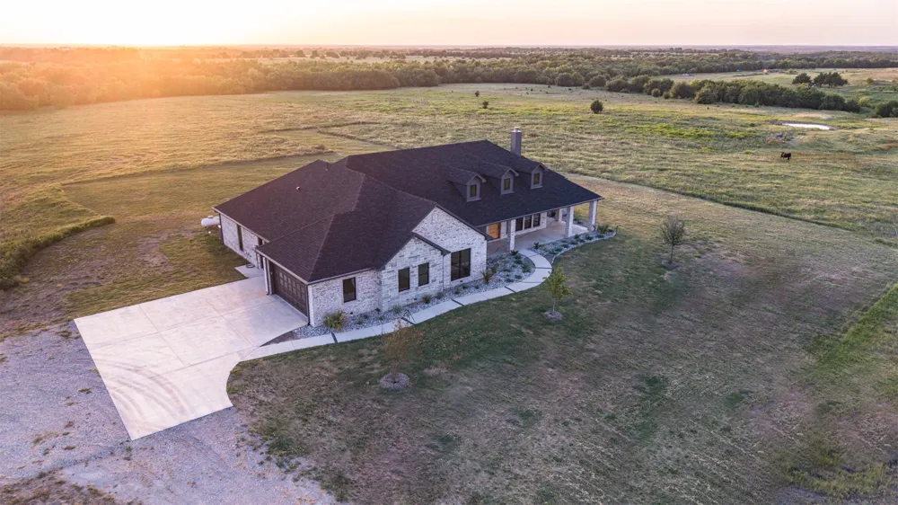 4112 County Road 1098 Celeste, TX 75423