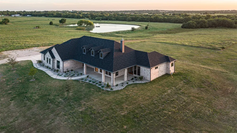4112 County Road 1098 Celeste, TX 75423