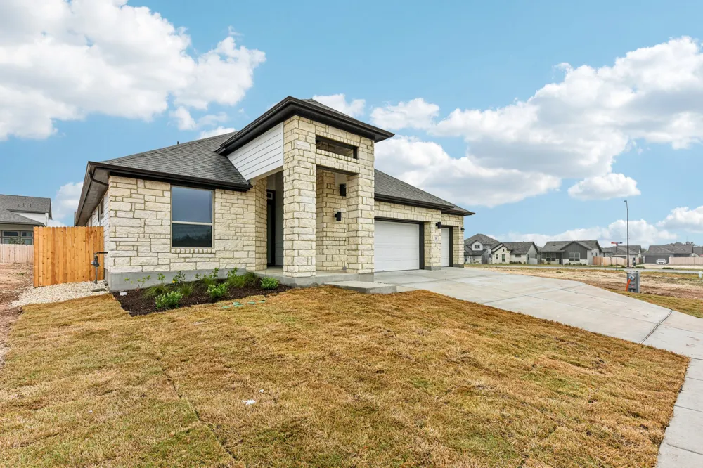 581 Treadwell Lane Kyle, TX 78640