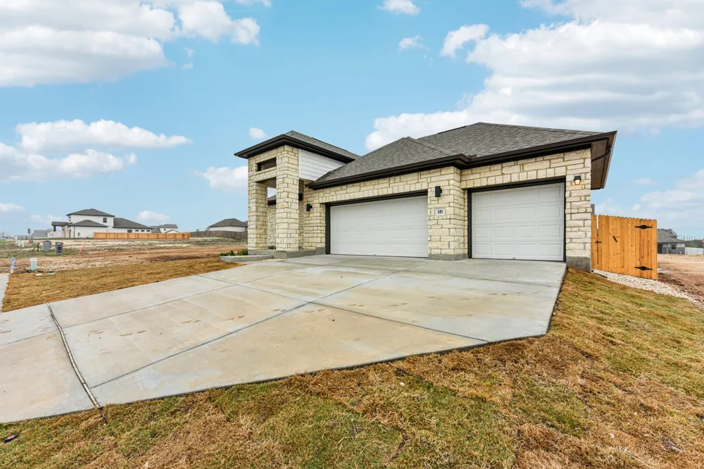 581 Treadwell Lane Kyle, TX 78640