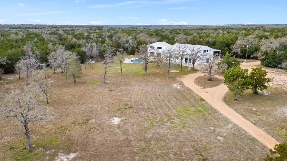 1925 Hills Road Carmine, TX 78932