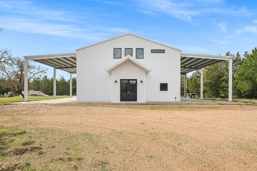 1925 Hills Road Carmine, TX 78932