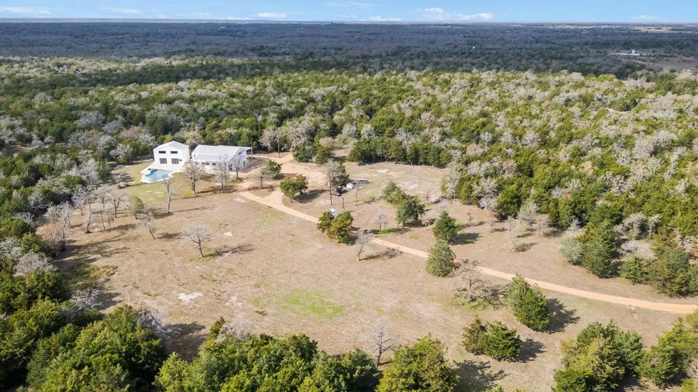 1925 Hills Road Carmine, TX 78932