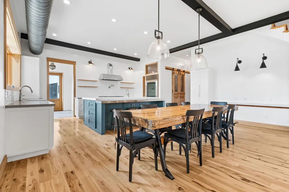 1925 Hills Road Carmine, TX 78932