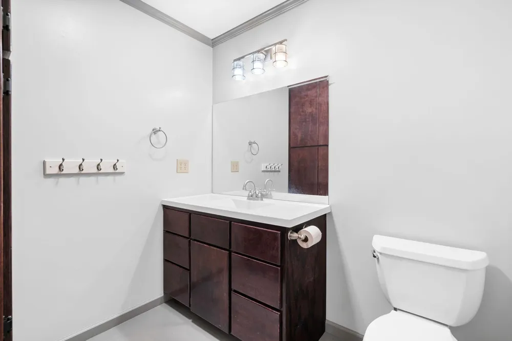 1925 Hills Road Carmine, TX 78932