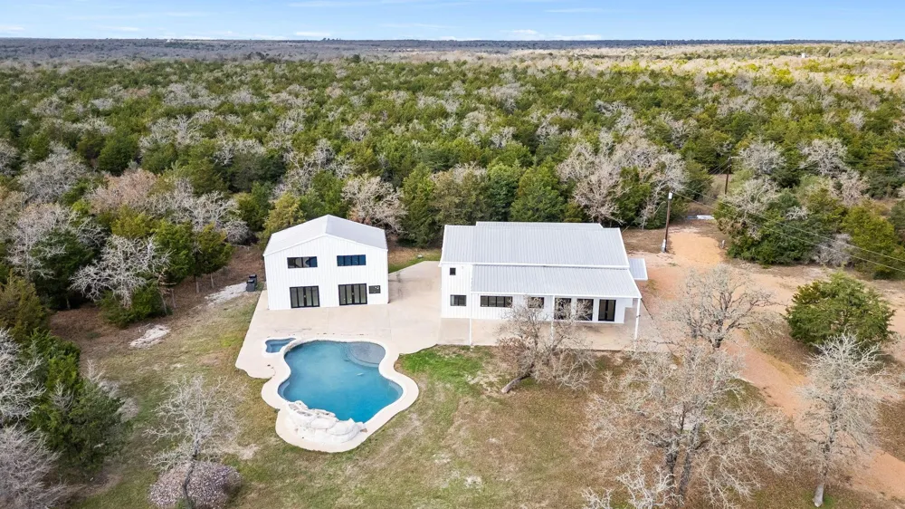 1925 Hills Road Carmine, TX 78932