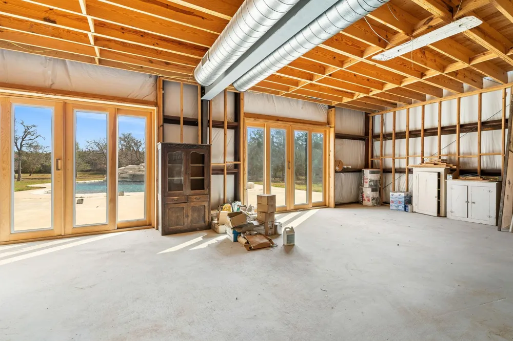1925 Hills Road Carmine, TX 78932
