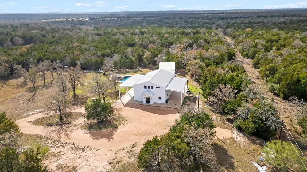 1925 Hills Road Carmine, TX 78932
