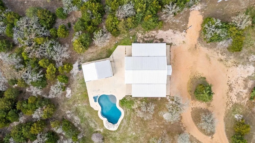 1925 Hills Road Carmine, TX 78932