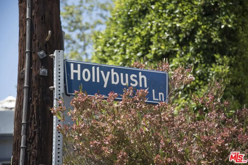 1023 Hollybush Bel Air, CA 90077