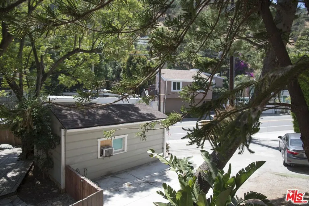 1023 Hollybush Bel Air, CA 90077