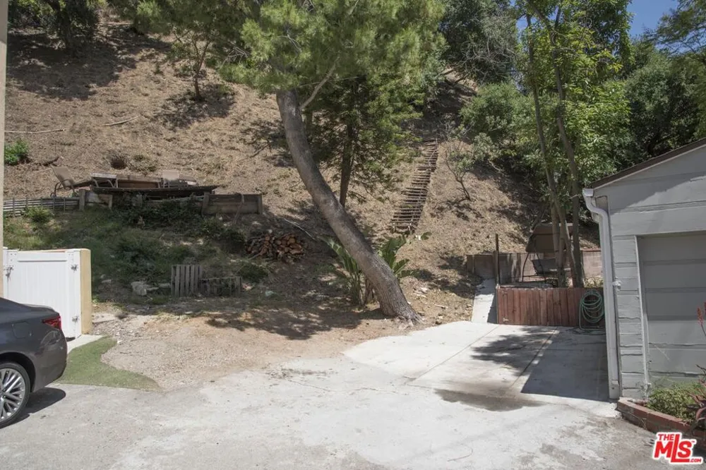 1023 Hollybush Bel Air, CA 90077