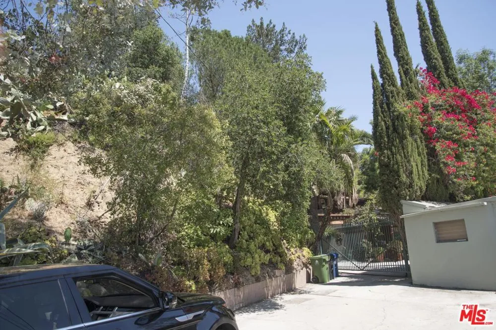 1023 Hollybush Bel Air, CA 90077