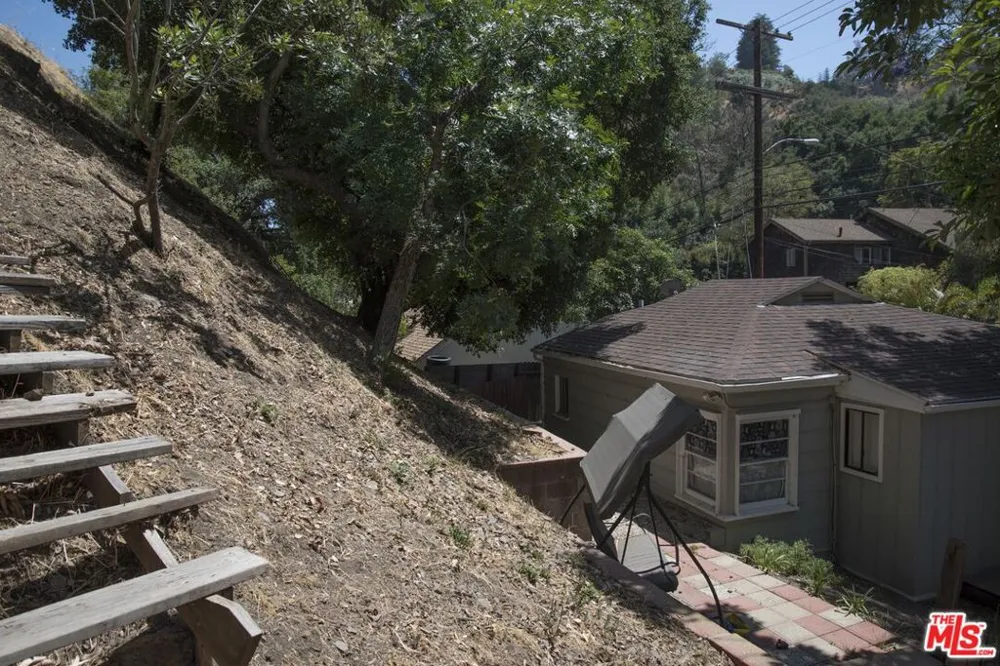 1023 Hollybush Bel Air, CA 90077