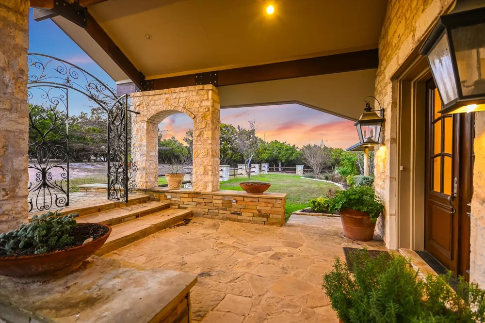 1984 Divide Pass Blanco, TX 78606