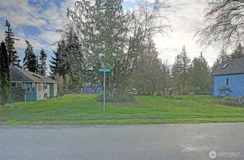 127 W Admirality Way