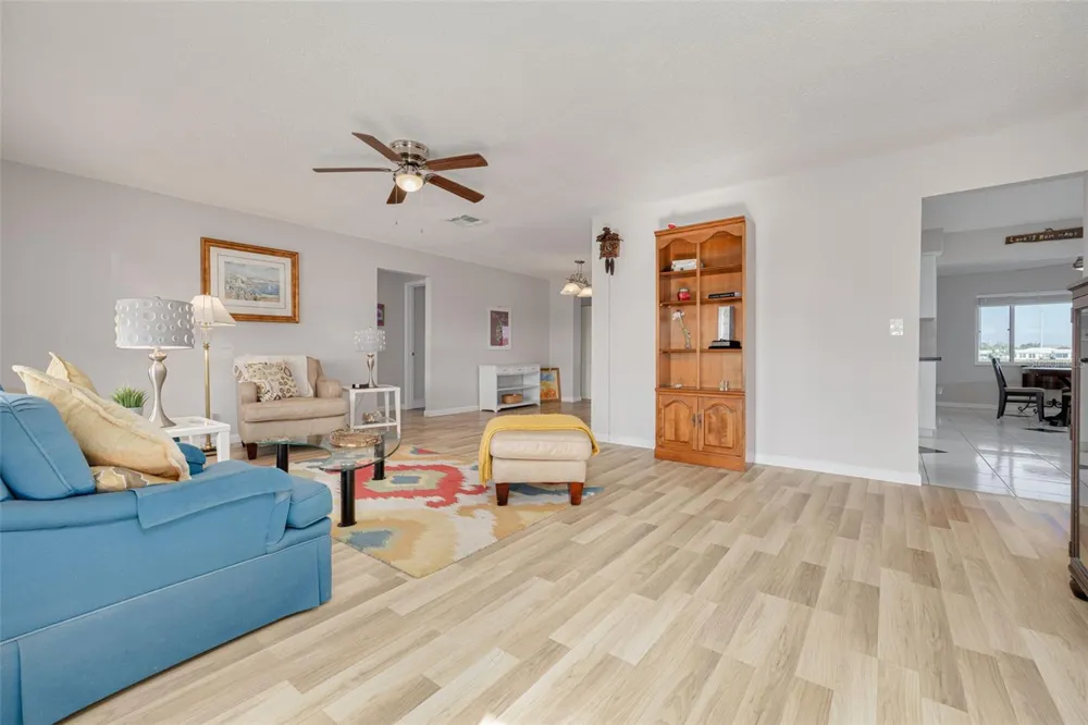 9705 MAINLANDS BOULEVARD W Pinellas Park, FL 33782