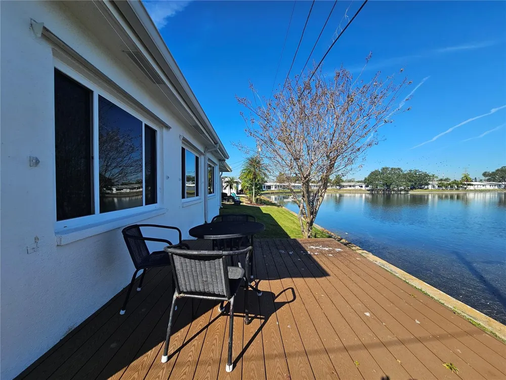 9705 MAINLANDS BOULEVARD W Pinellas Park, FL 33782
